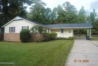 721 Gardenview Drive, Jacksonville, NC 28540 — 3-bedroom home in Northwoods Park, Jacksonville, NC, photo 2 of 15: DSC_0573