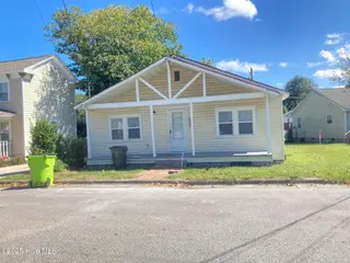 310 Jones Street, New Bern, NC 28562 – photo 7: 310 Jones Street Front IMG_4652