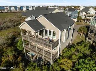 331 Oceanaire Lane, Surf City, NC 28445 – photo 3: 331 Oceanaire Ln