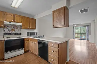 3624 Saint Johns Court B, Wilmington, NC 28403 — 2-bedroom condo in Park Place, Wilmington, NC, photo 8 of 59: 40-web-or-mls-DSC07029