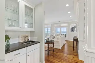 125 Roosevelt Drive, Pine Knoll Shores, NC 28512 — 5-bedroom home in Roosevelt Beach, Pine Knoll Shores, NC, photo 22 of 61: Wet bar off dining area