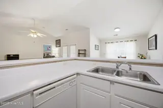 2223 Locksley Woods Drive G, Greenville, NC 27858 – photo 8: 12-web-or-mls-bls_0023