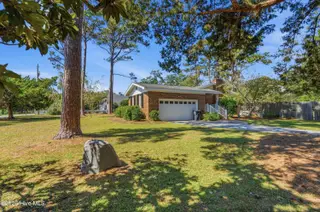 216 Lands End Road, Morehead City, NC 28557 — 3-bedroom home in Spooners Creek, Morehead City, NC, photo 4 of 65: 216 Lands End _ Interior-Exterior (37 of