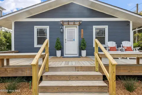 1122 S Topsail Dr, Surf City