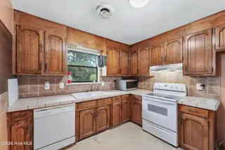 304 Branchwood Court, Jacksonville, NC 28546 – photo 4: DSC02891