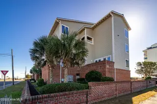 104 S 3rd Street J1 & Slip #55 Atlantic Harbour, Morehead City, NC 28557 – photo 2: Rear view of end unit