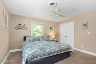 133 Doe Drive, Emerald Isle, NC 28594 – photo 17: Primary suite overlooking backyard