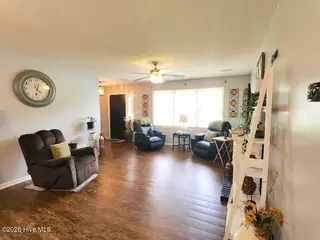 102 Fox Run Circle, Greenville, NC 27858 – photo 4: living4