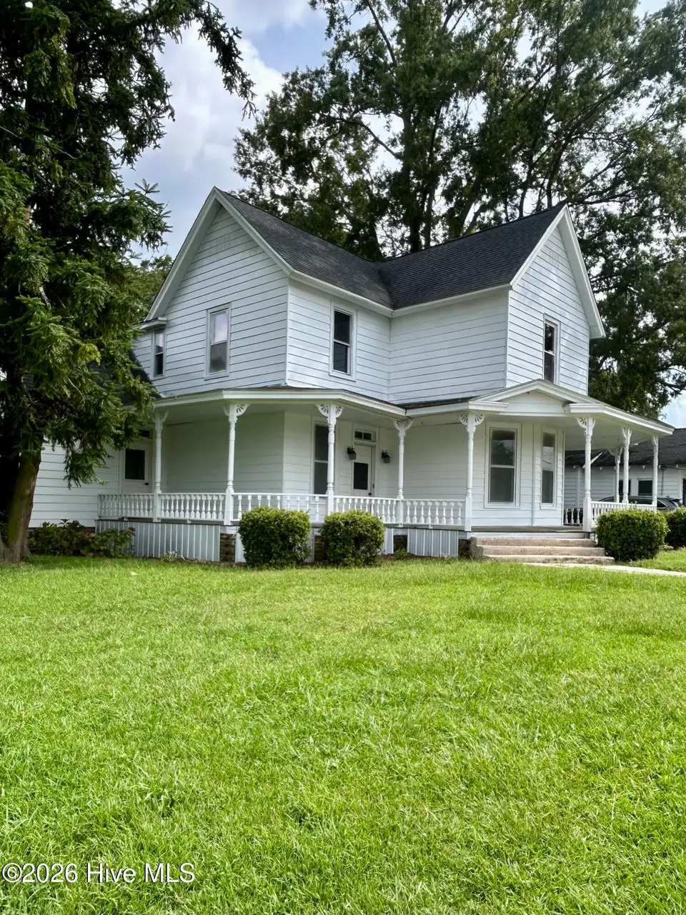 414 N Center Street, Mount Olive, NC 28365 – photo 1 of 56: IMG_2094