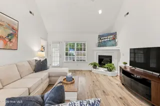 431 Lansdowne Road, Wilmington, NC 28409 – photo 8: 008_431_lansdowne_road_wilmington-8_761