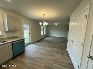 237 Slatestone Road, Washington, NC 27889 – photo 13: Kitchen to Family