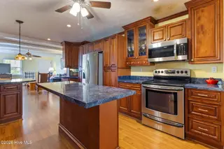 704 Canal Cove Road, Lake Waccamaw, NC 28450 – photo 15: Large Kitchen