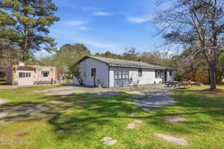 2006 Oakley Road, Castle Hayne, NC 28429 — 3-bedroom home, Castle Hayne, NC, photo 1 of 17: 001_2006_oakley_road-1_825