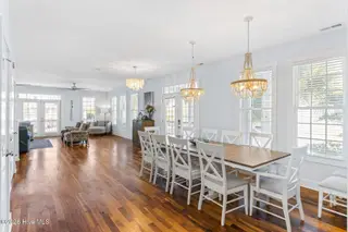 306 Coral Drive, Wrightsville Beach, NC 28480 — 5-bedroom home in Harbor Island, Wrightsville Beach, NC, photo 16 of 57: 013_306_coral_drive-10_481