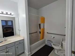 1017 S 8th Street, Wilmington, NC 28401 – photo 8: Master bath