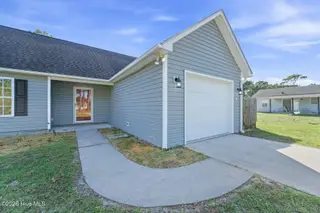 20 S Shelby Road, Southport, NC 28461 — 3-bedroom home in Boiling Spring Lakes, Southport, NC, photo 4 of 30