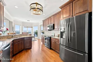 927 Stately Pines Road, New Bern, NC 28560 – photo 16: 33-web-or-mls-DSC_3826-Edited