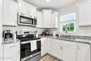 273 W Broughton Lane, Rocky Point, NC 28457 – photo 8