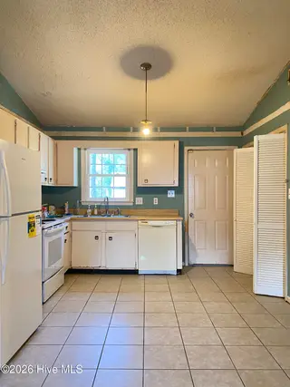 234 Cedar Creek Drive, Jacksonville, NC 28540 – photo 3: 6 kitchen 234 Cedar Creek Dr Jacksonvill