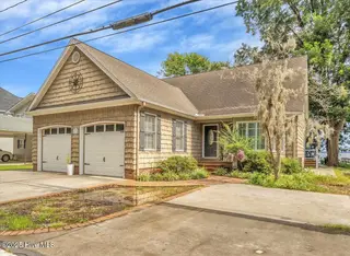 814 Canal Cove Road, Lake Waccamaw, NC 28450 – photo 7: 02-Final 814 Canal Cove Rd LW-RJREM-1297