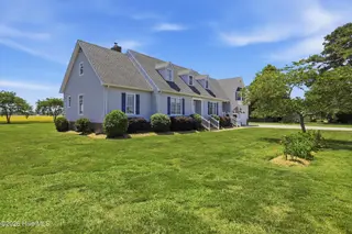 215 Bayshore Drive, Elizabeth City, NC 27909 — 3-bedroom home in Brickhouse Point, Elizabeth City, NC, photo 5 of 68: Front
