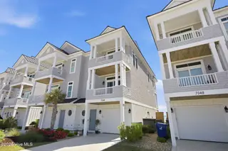 706 Atlantic Beach Causeway A, Atlantic Beach, NC 28512 — 3-bedroom townhome in Showboat Cottages, Atlantic Beach, NC, photo 14 of 48: 21-web-or-mls-IMG_5598