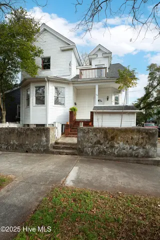 129 S 8th Street, Wilmington, NC 28401 — 6-bedroom home in Downtown, Wilmington, NC, photo 3 of 36: 8thS129-1FDanBL33A0126 copy