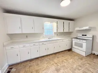 901 S Andrews Avenue, Goldsboro, NC 27530 — 2-bedroom home in Woodford, Goldsboro, NC, photo 8 of 11: IMG_9098
