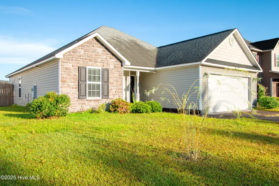 207 Seville Street, Jacksonville, NC 28546 — 3-bedroom home in Carolina Plantations, Jacksonville, NC, photo 1 of 35: Outside-7