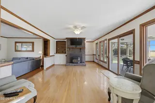 215 Bayshore Drive, Elizabeth City, NC 27909 — 3-bedroom home in Brickhouse Point, Elizabeth City, NC, photo 12 of 68: Living Room