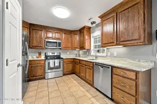 107 Fodder Drive, Hubert, NC 28539 — 3-bedroom home in Ole Mill Village, Hubert, NC, photo 16 of 59: 16_Kitchen