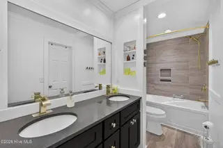 1608 Blue Tick Court, Wilmington, NC 28411 — 4-bedroom home in Quail Woods, Wilmington, NC, photo 18 of 45: 1608BlueTickCourt-38