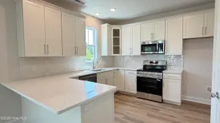 511 Country Club Villa Drive, Shallotte, NC 28470 – photo 6: 511 Country Club Kitchen