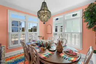 221 Sound Side Drive, Atlantic Beach, NC 28512 — 5-bedroom home in Bay Ridge, Atlantic Beach, NC, photo 19 of 60: Dining area