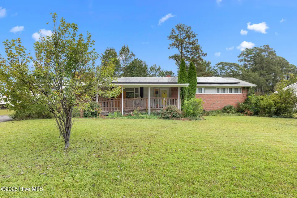 712 Page Drive, Jacksonville, NC 28540 — 4-bedroom home in Northwoods, Jacksonville, NC, photo 1 of 18: Front
