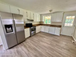 133 Riverside Drive, Beaufort, NC 28516 — 3-bedroom home in Riverside Estates, Beaufort, NC, photo 6 of 29: Kitchen