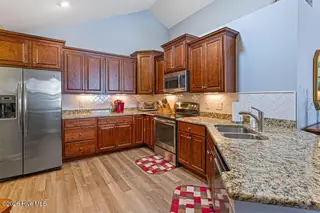 125 W Chelsea Court, Southern Pines, NC 28387 — 3-bedroom condo in Mid South Club, Southern Pines, NC, photo 15 of 45: Kitchen