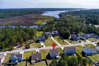 251 E Ivybridge Drive, Hubert, NC 28539 – photo 5: Second row to the water
