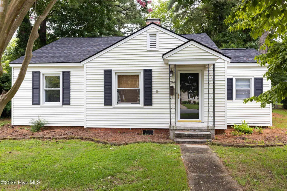 106 S Griffin Street, Elizabeth City, NC 27909 – photo 1 of 32: 106 S Griffin St