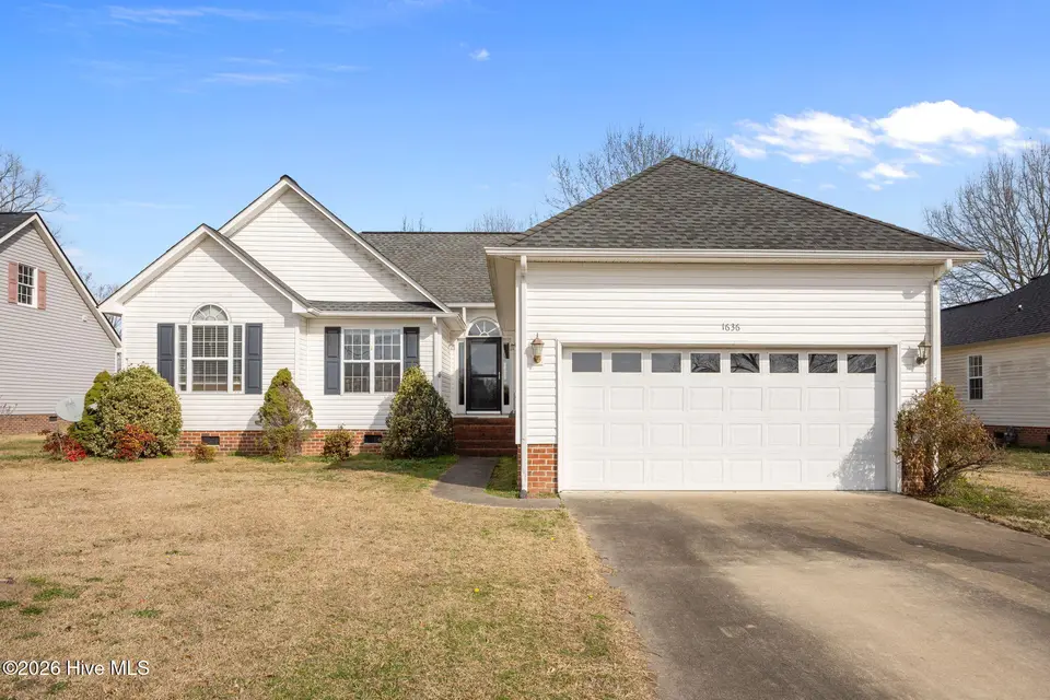 1636 Crawfords Pointe Drive, Greenville, NC 27834 — 3-bedroom home in Crawfords Pointe, Greenville, NC, photo 1 of 38: 1-web-or-mls-IMG_7028