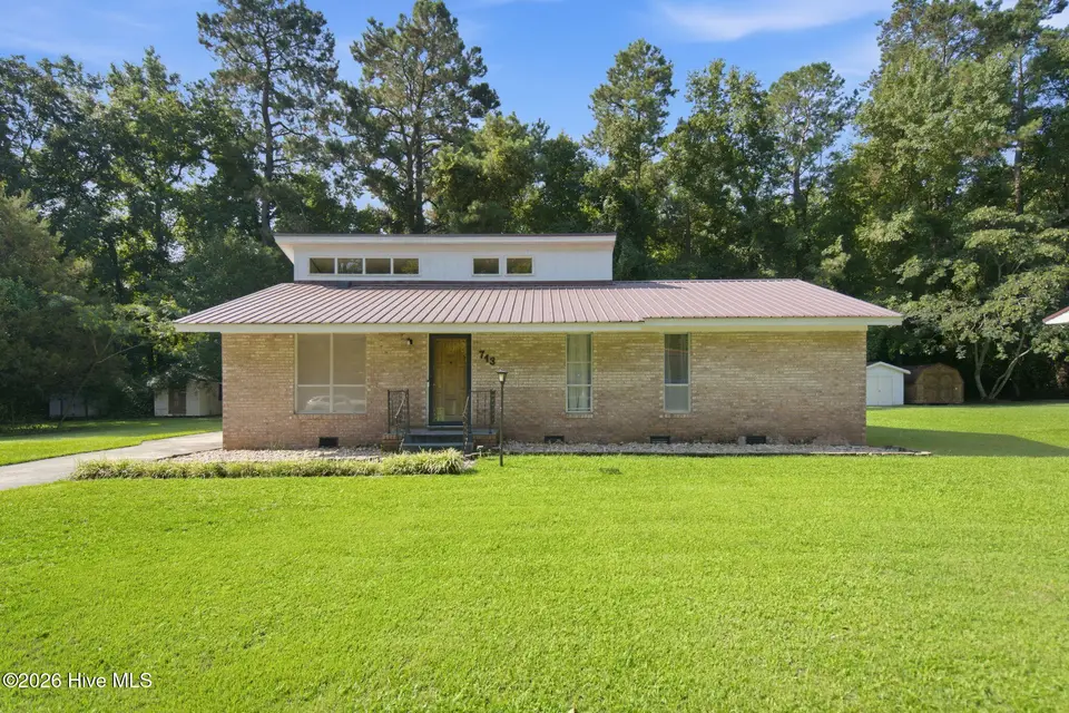713 Pinewood Drive, Whiteville, NC 28472 – photo 1 of 56: 2-web-or-mls-DSC09329