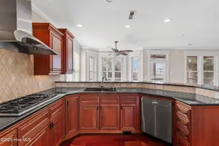 8222 Lakeview Drive, Wilmington, NC 28412 – photo 14: 20_kitchen