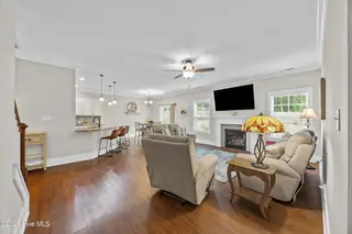 46 Vella Lane, Wilmington, NC 28411 — 4-bedroom home in Harborside, Wilmington, NC, photo 21 of 70: 15_living room