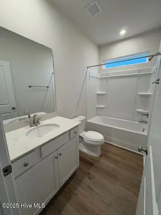 4151 Balboa Avenue, Leland, NC 28451 – photo 4: Hall bathroom