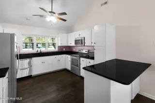 134 Starlight Drive, Cape Carteret, NC 28584 — 3-bedroom home, Cape Carteret, NC, photo 13 of 35