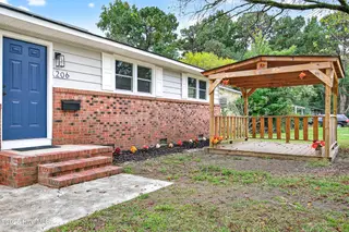 206 Regalwood Drive, Jacksonville, NC 28546 – photo 5: Front of house