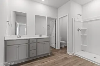 619 S Squires Run Lane, Richlands, NC 28574 – photo 17: Master Bathroom