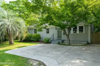 8 N 23rd Street, Wilmington, NC 28405 — 3-bedroom home, Wilmington, NC, photo 2 of 34: exteriors-02