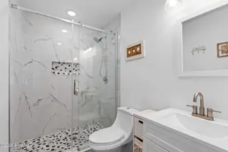 347 E First Street, Ocean Isle Beach, NC 28469 – photo 20: Bathroom off bedroom