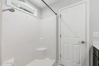 106 Heckathorne Drive, New Bern, NC 28560 — 3-bedroom home in West Crossroads, New Bern, NC, photo 17 of 33: Master Bathroom